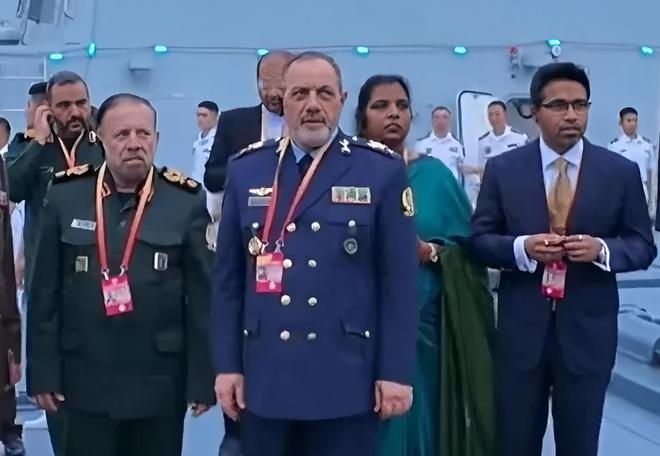 九游官网入口：伊朗防长访华当天收到最高指挥官死讯在中国军舰前沉思良久(图18)