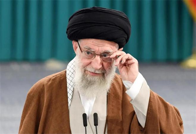 九游官网入口：伊朗防长访华当天收到最高指挥官死讯在中国军舰前沉思良久(图20)