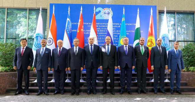 九游官网入口：伊朗防长访华当天收到最高指挥官死讯在中国军舰前沉思良久(图25)