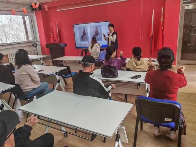 “我来教您防跌倒”公益活动走进海青岛街道金源名府社区(图4)