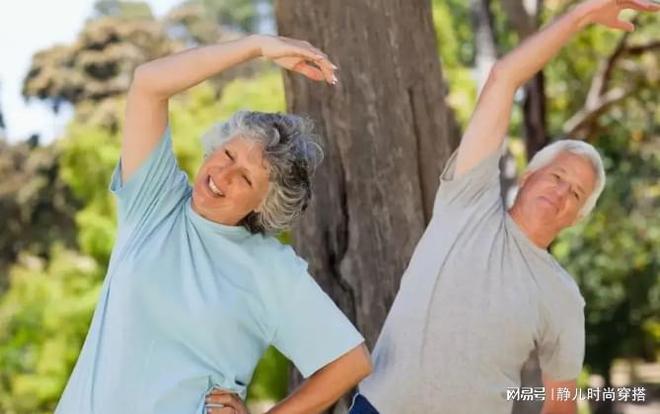 九游体育：防止老年人摔倒平衡力可是关键老年人可以做这4种运动！(图1)