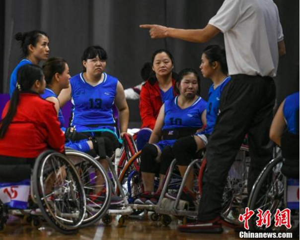 九游app：第十届残运会：汶川女孩轮椅上逐梦篮球(图2)