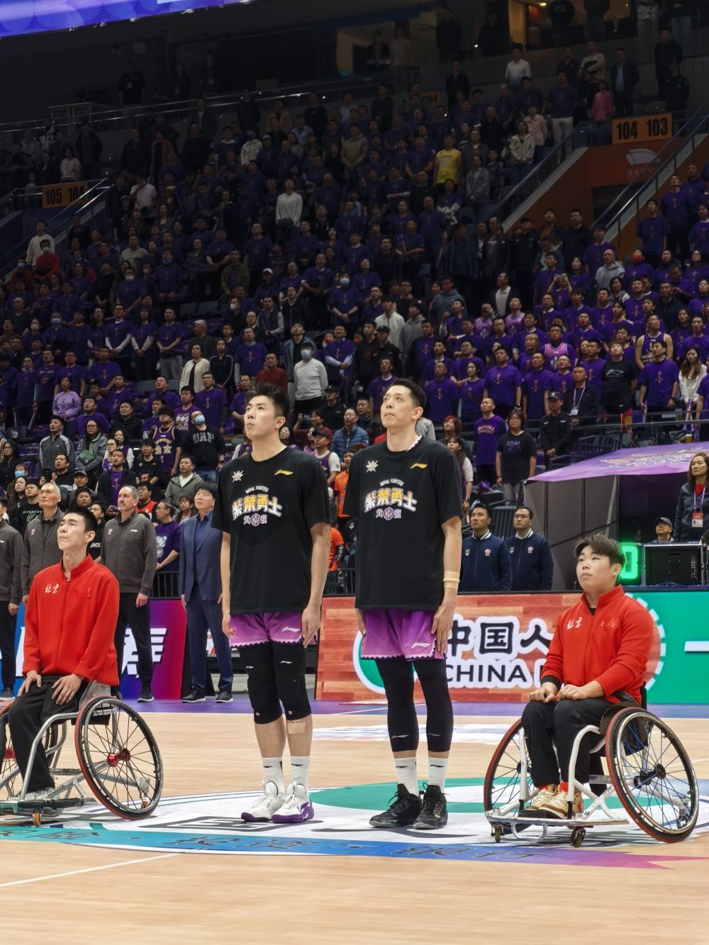 九游官网入口：“轮椅上的篮球梦”公益行动登上CBA季后赛赛场(图1)