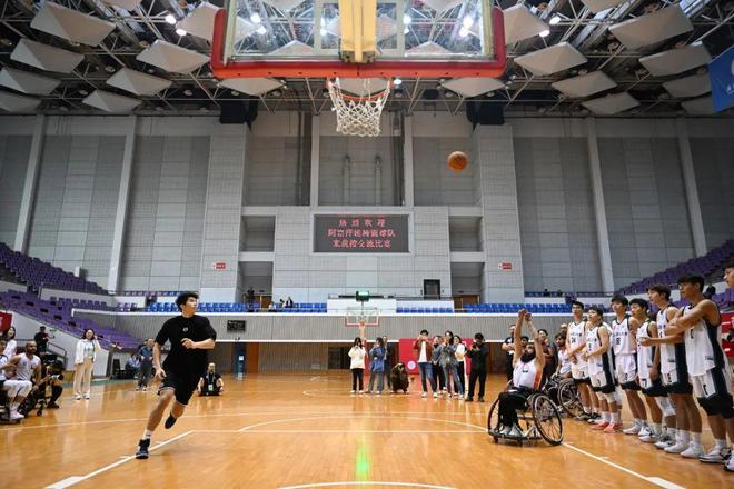 九游官网入口：运动打破界限： 阿富汗轮椅篮球队逐梦杭州(图2)