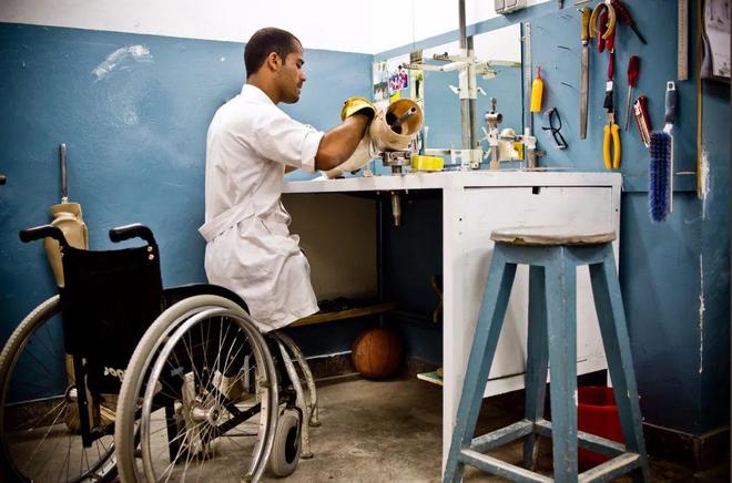 九游官网入口：运动打破界限： 阿富汗轮椅篮球队逐梦杭州(图3)