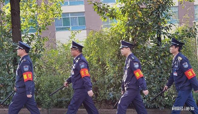 南京学生钓鱼落水后续自称是贫困生全身却价值上万诬陷保安(图7)