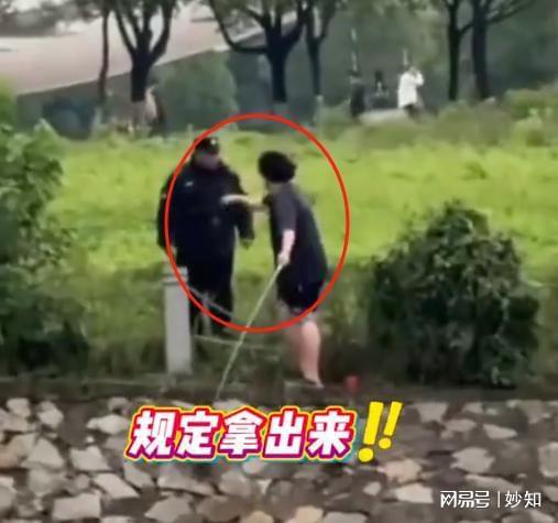 南京学生钓鱼落水后续自称是贫困生全身却价值上万诬陷保安(图9)