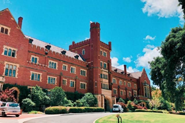 一觉醒来特朗普叫停哈佛大学国际留学生！(图1)