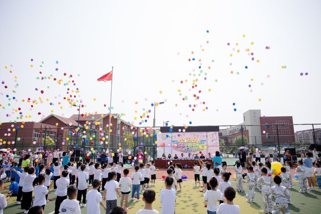 致闪闪发光的童年——棘洪滩街道锦绣幼儿园庆六一亲子运动会圆满举行(图1)