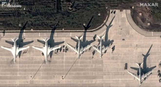 俄罗斯轰炸机“傻呵呵”露天停放被乌军击中41架是因为遵守美俄New-START规定？(图8)