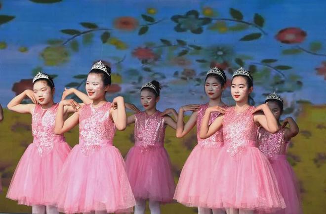 “花开新时代童心向未来” 潢川县实验中学2025年庆“六 · 一”文艺汇演(图8)