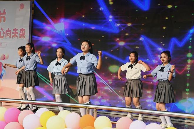“花开新时代童心向未来” 潢川县实验中学2025年庆“六 · 一”文艺汇演(图21)