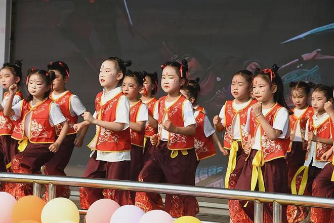 “花开新时代童心向未来” 潢川县实验中学2025年庆“六 · 一”文艺汇演(图17)