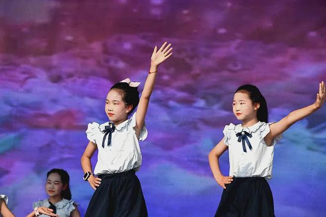 “花开新时代童心向未来” 潢川县实验中学2025年庆“六 · 一”文艺汇演(图15)