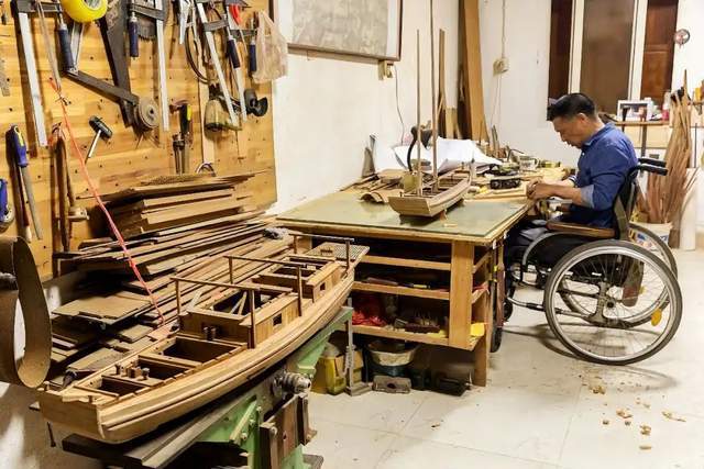 残疾人就业典型 汪锋：轮椅上的他让千年湖船文化“破浪前行”(图5)
