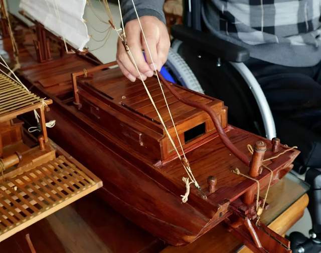 残疾人就业典型 汪锋：轮椅上的他让千年湖船文化“破浪前行”(图3)