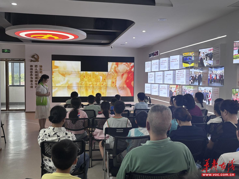 九游app：“老年健康科学唤醒身体活力”开福区湘民社区开展健身广场舞活动(图1)