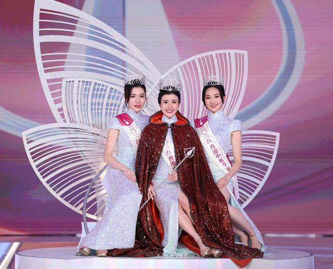 2025香港小姐竞选陈咏诗勇夺桂冠体操退役后借选秀展现自我(图1)