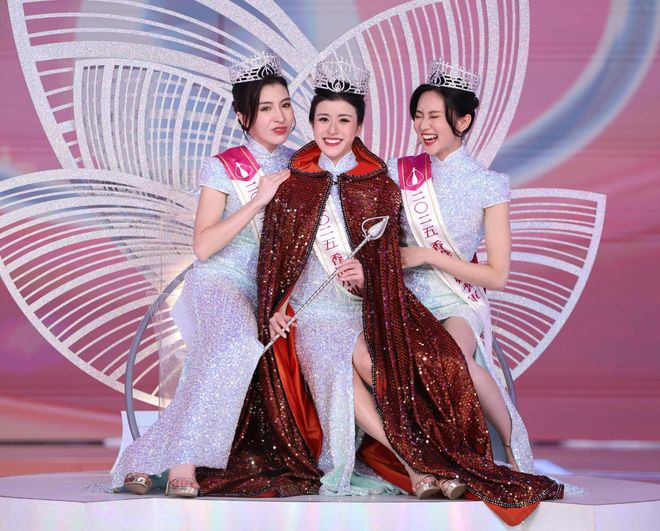 2025香港小姐竞选陈咏诗勇夺桂冠体操退役后借选秀展现自我(图2)