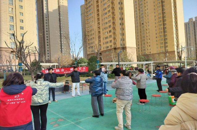 马泉街道马泉花苑社区开展“稳如泰山”防跌倒训练营活动(图1)