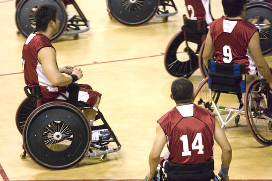 残疾人体育赛事展现顽强精神(图1)