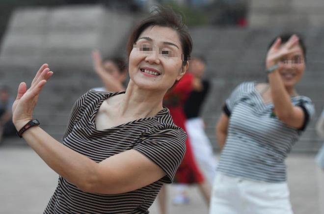 年龄越大越要少锻炼？医生建议：年过60岁尽量避免6种减寿行为(图1)