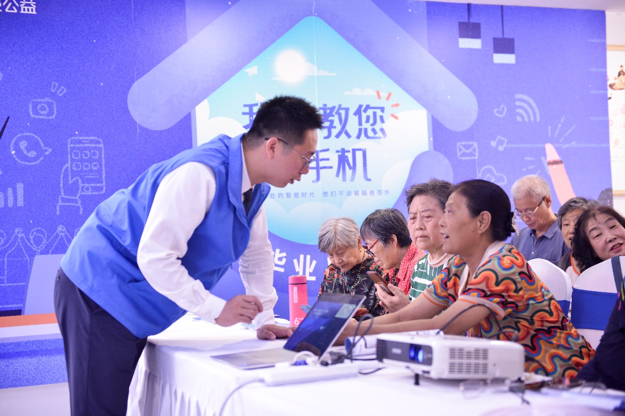 贝壳公益推出“防跌倒健康操”助力老人提高“防跌倒”意识(图1)