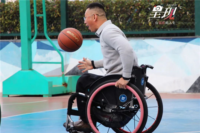 呈现丨在轮椅上“投中”梦想苦难高山“篮”不住人生精彩(图5)