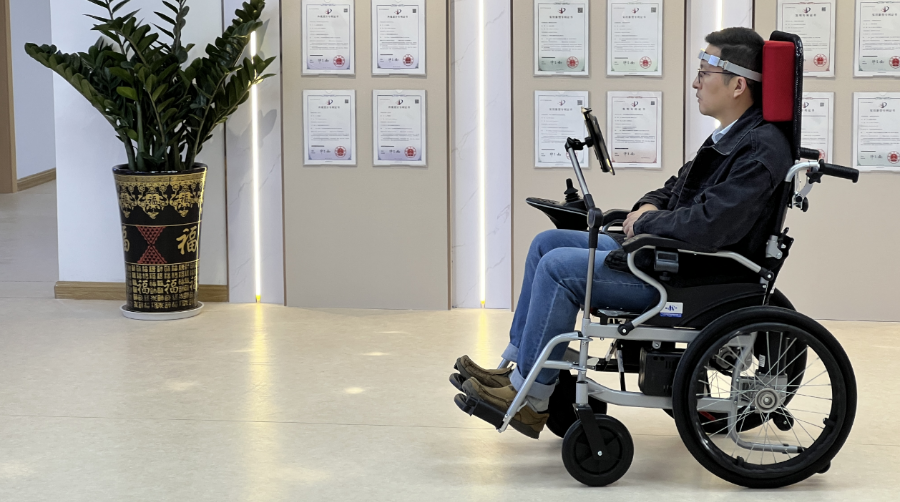 九游体育：用“意念”控制轮椅行动广货科技助残抢滩万亿市场(图1)