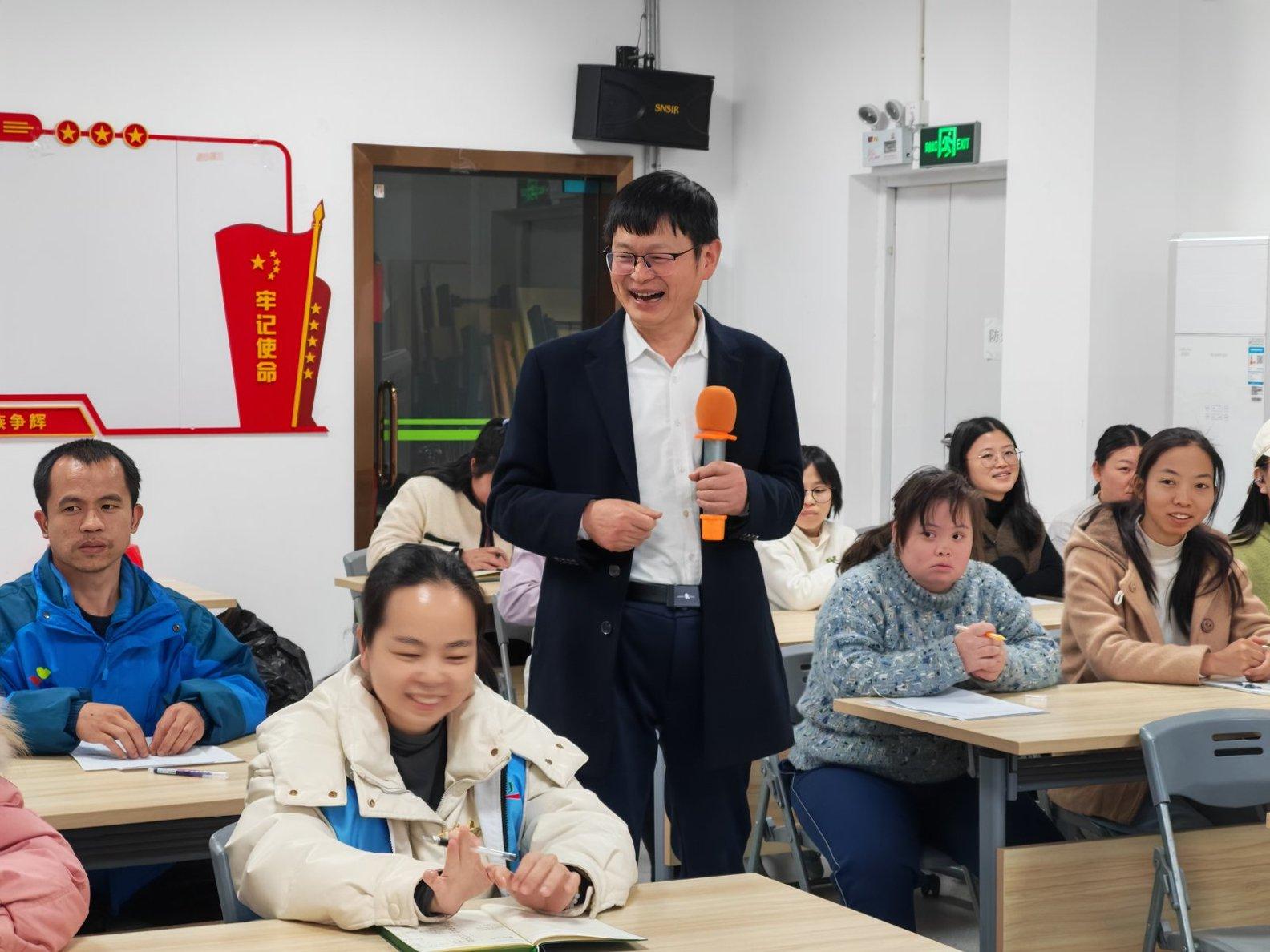 华南农大教师李锦顺：二十余载杏坛筑梦一片丹心志愿助残丨中国好人(图1)